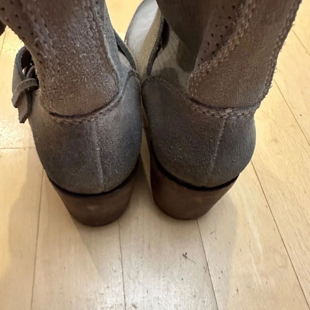 Donald J. Pliner Willow OL grey bootie, 7.5. CB2169